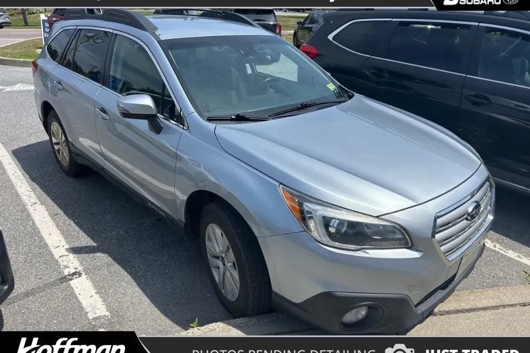2017 Subaru Outback 2.5i Premium photo 1