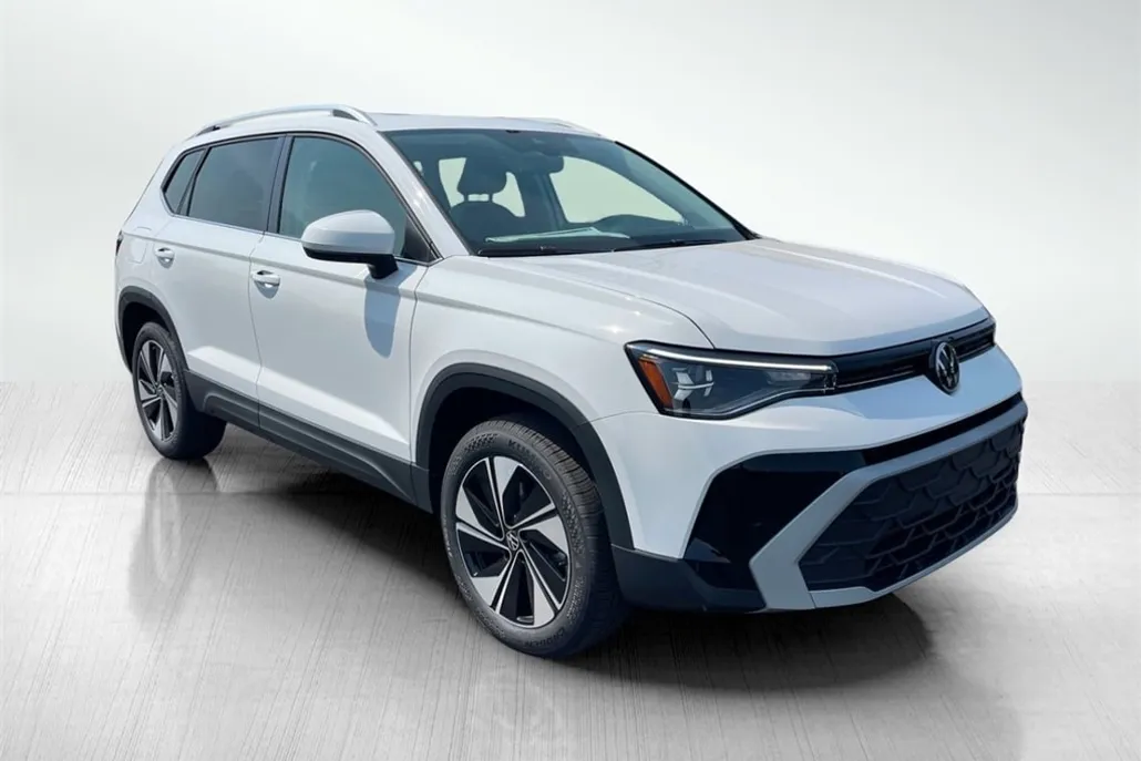 2025 Volkswagen Taos SE photo 1