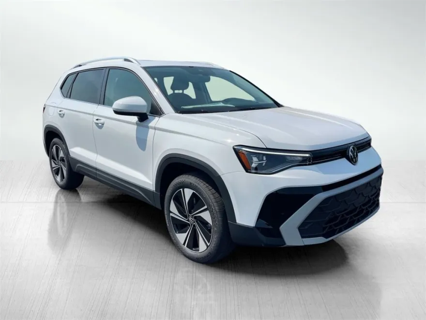 2025 Volkswagen Taos SE photo 1