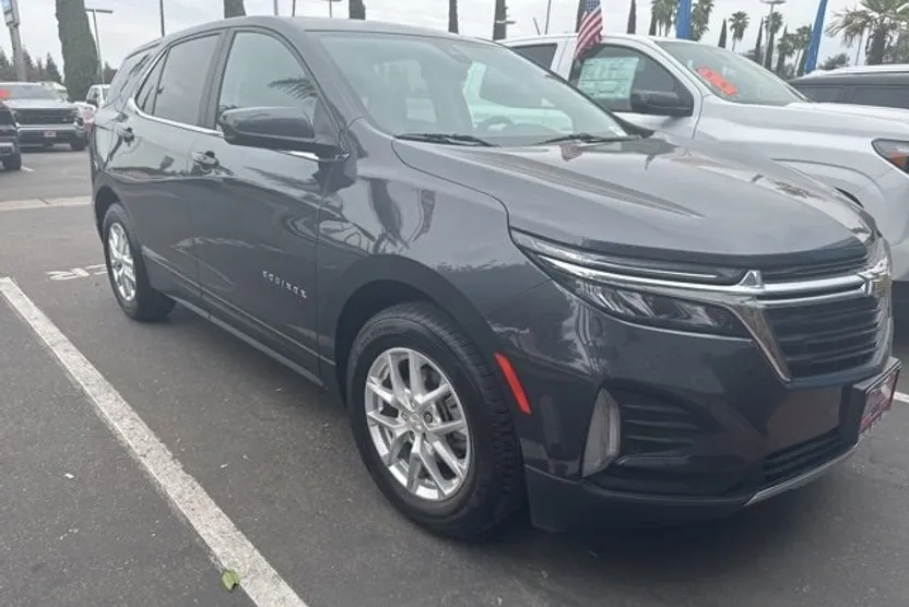 2022 Chevrolet Equinox LT photo 1