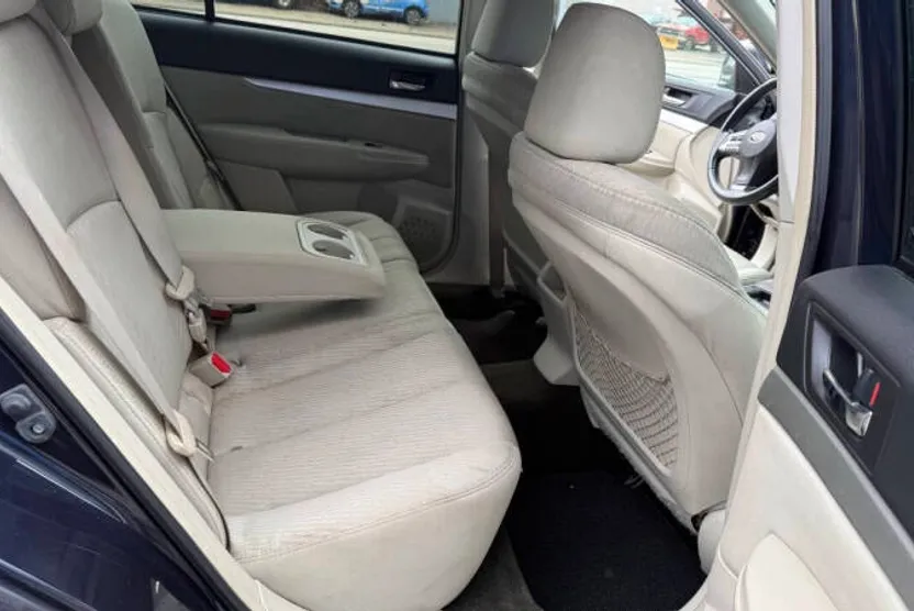 2012 Subaru Outback 2.5i Premium photo 1
