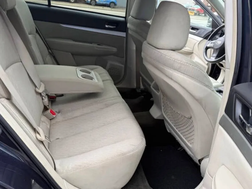 2012 Subaru Outback 2.5i Premium photo 1