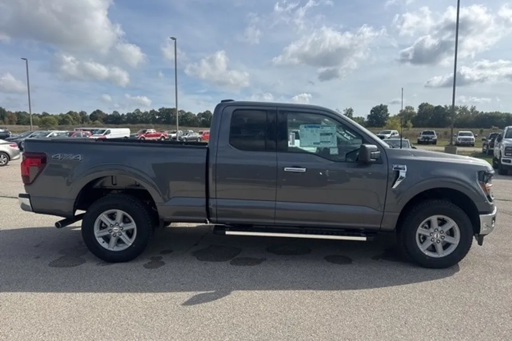 2025 Ford F-150 XLT photo 1
