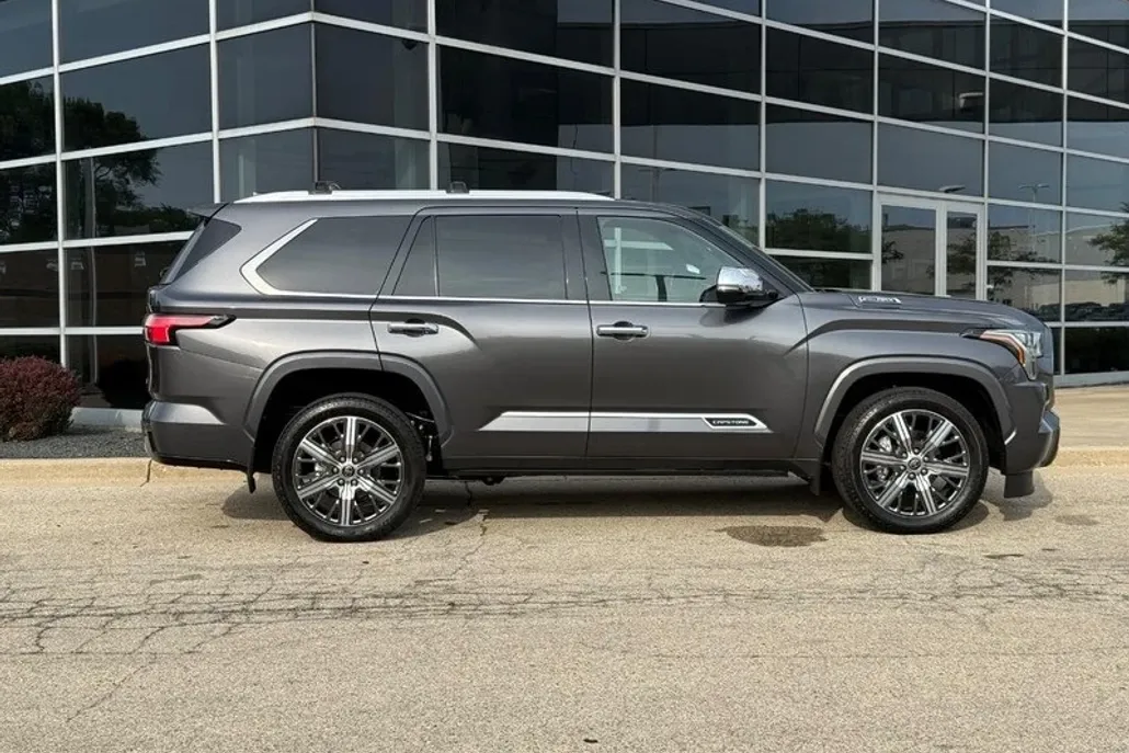 2023 Toyota Sequoia Capstone photo 1