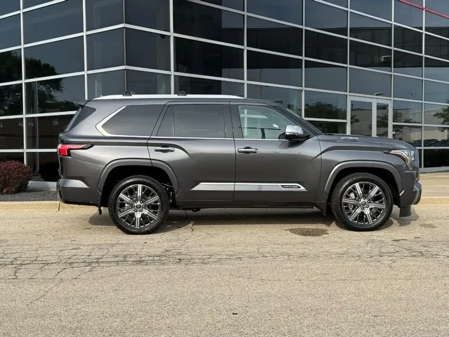 2023 Toyota Sequoia Capstone photo 1