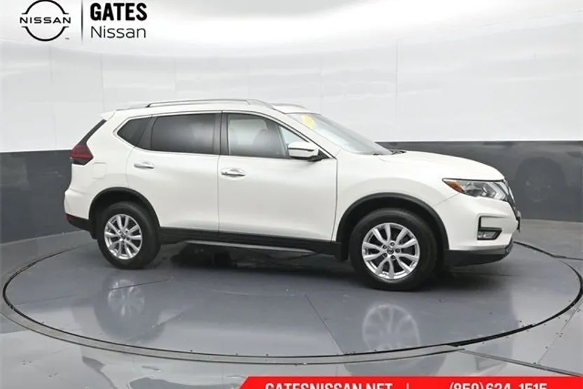 2019 Nissan Rogue SV photo 1