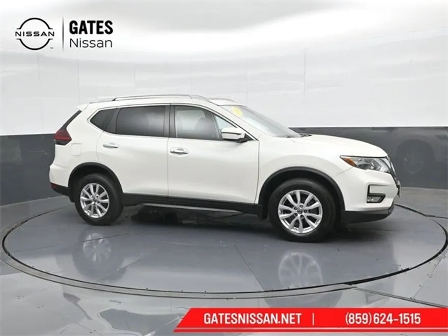 2019 Nissan Rogue SV photo 1