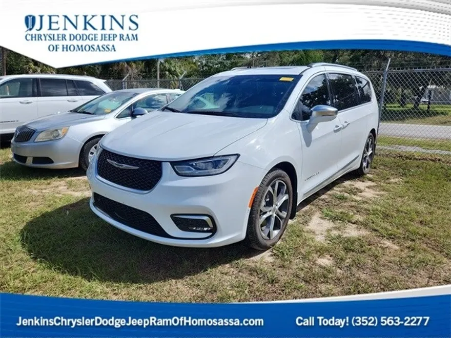 2024 Chrysler Pacifica Pinnacle photo 1
