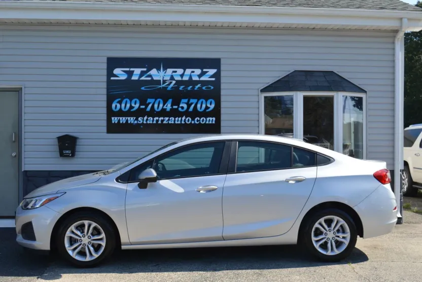 2019 Chevrolet Cruze LS photo 1