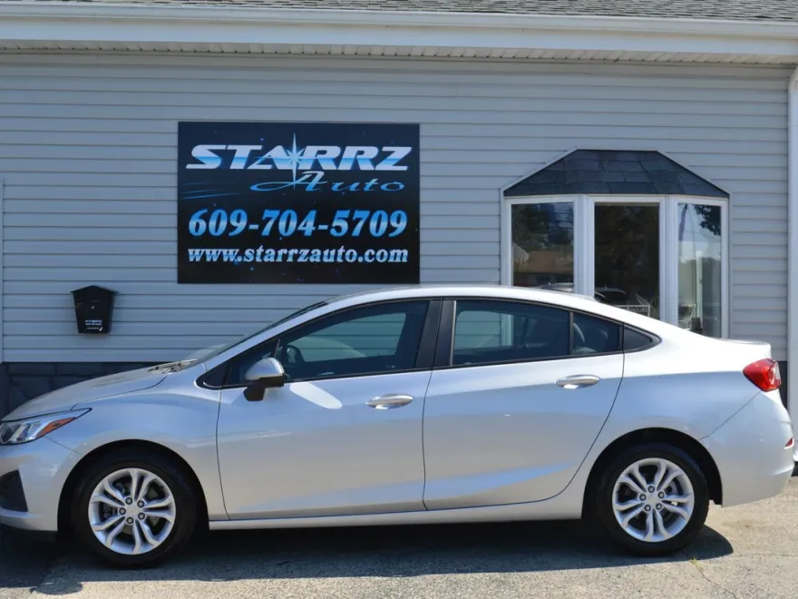 2019 Chevrolet Cruze LS photo 1