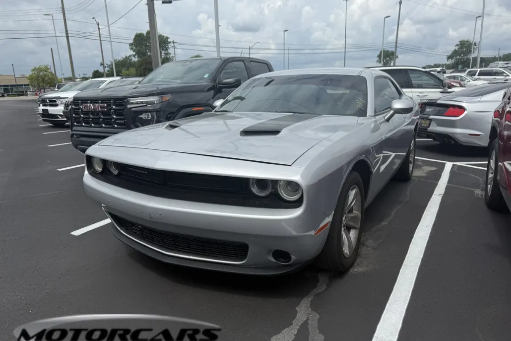 2023 Dodge Challenger SXT photo 1