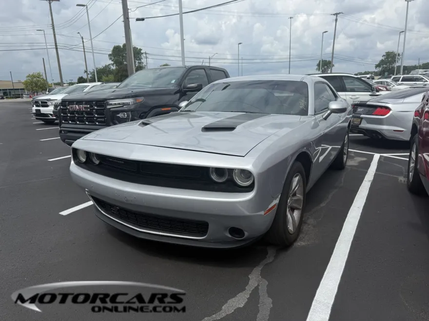 2023 Dodge Challenger SXT photo 1