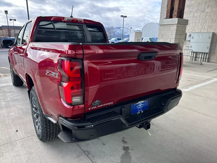 2025 Chevrolet Colorado Z71 photo 1