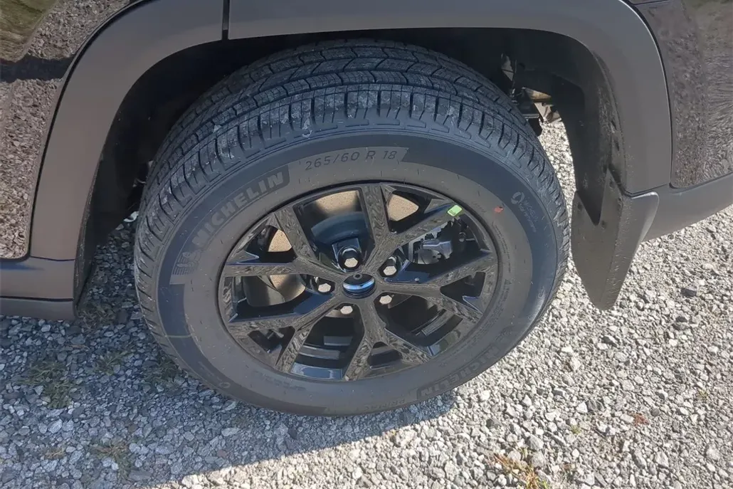 2025 Jeep Grand Cherokee Laredo Altitude photo 1