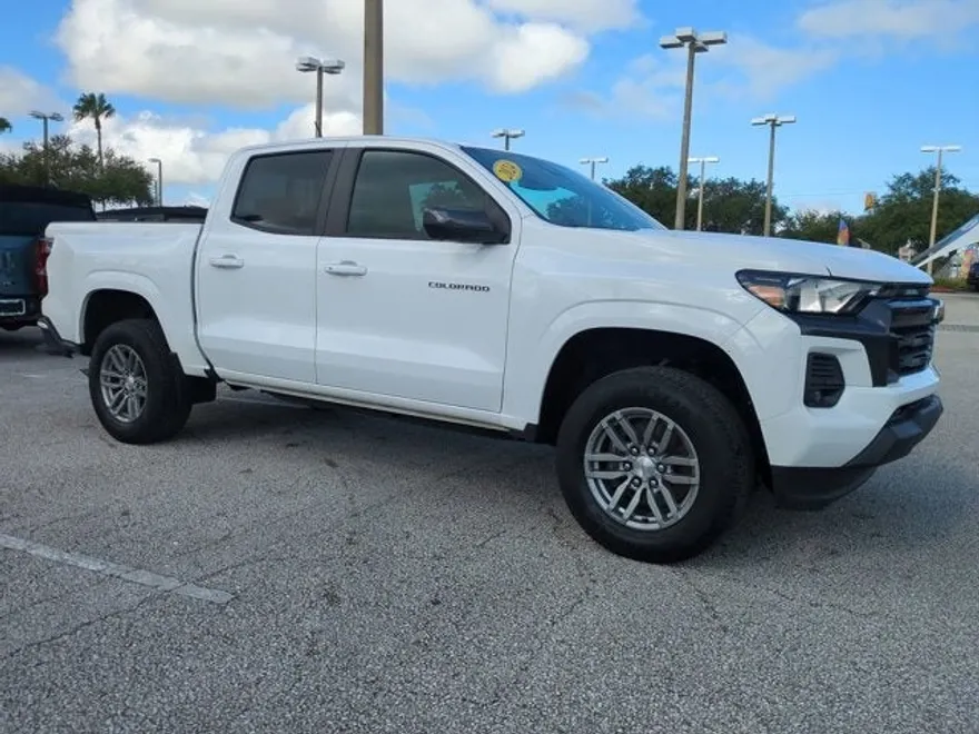 2024 Chevrolet Colorado LT photo 1