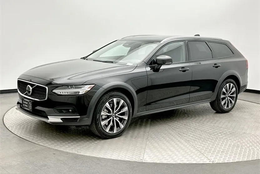 2023 Volvo V90 Cross Country B6 AWD Plus photo 1