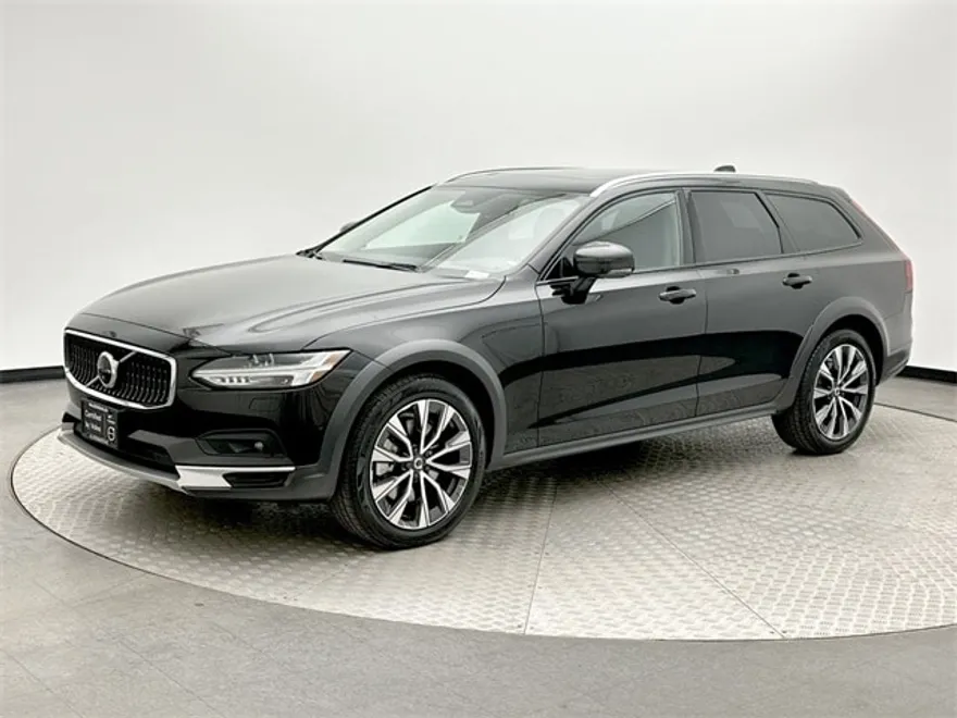 2023 Volvo V90 Cross Country B6 AWD Plus photo 1
