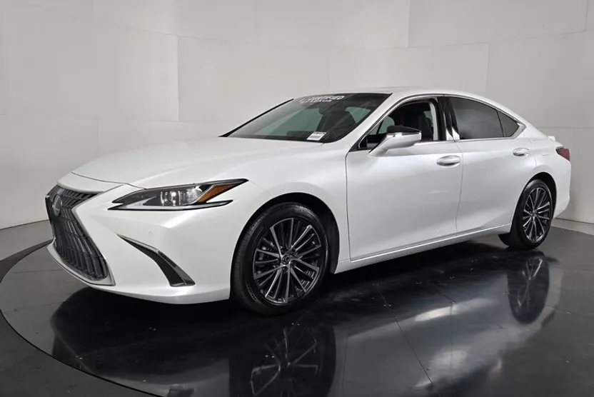 2023 Lexus ES 300h photo 1