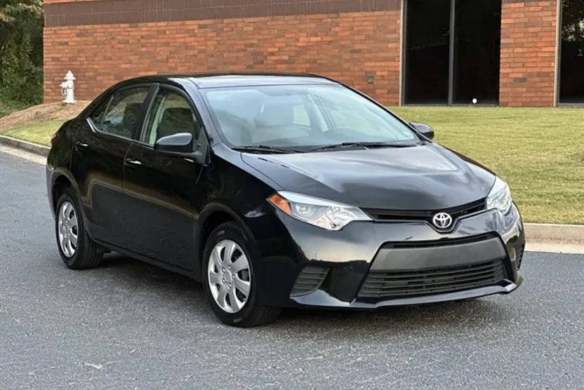 2015 Toyota Corolla L photo 1