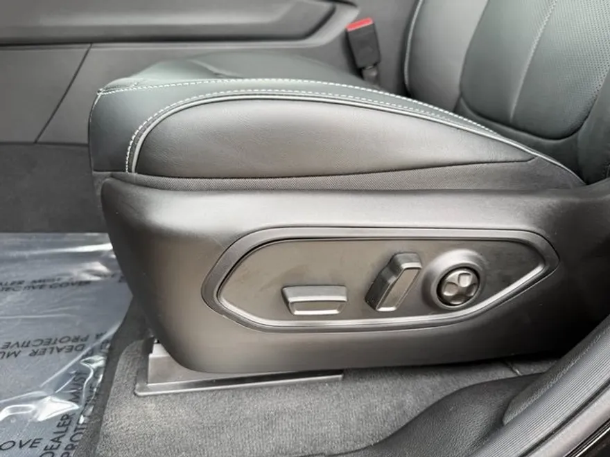 2025 Jeep Grand Cherokee Overland photo 31