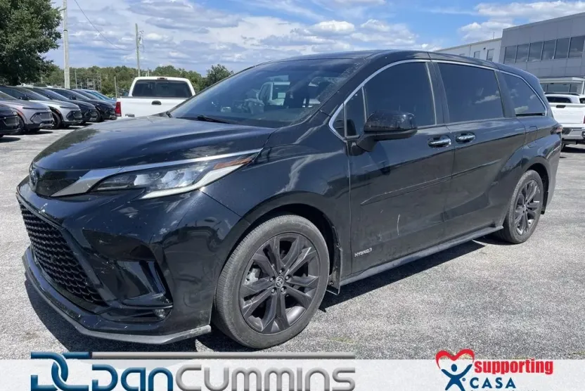 2021 Toyota Sienna XSE photo 1