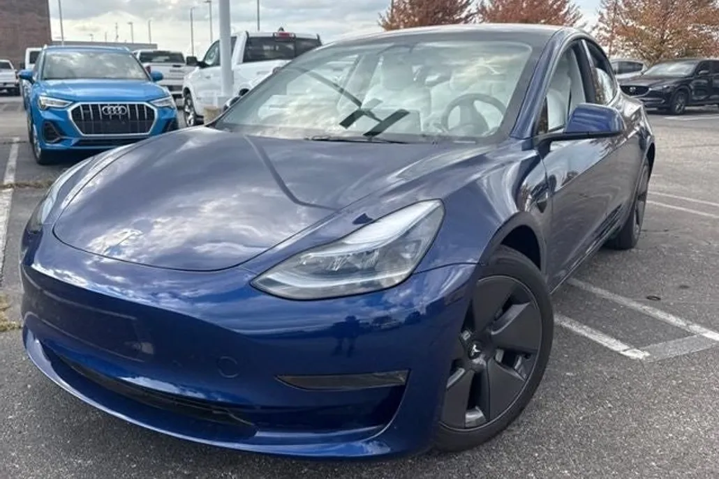 2023 Tesla Model 3 photo 1