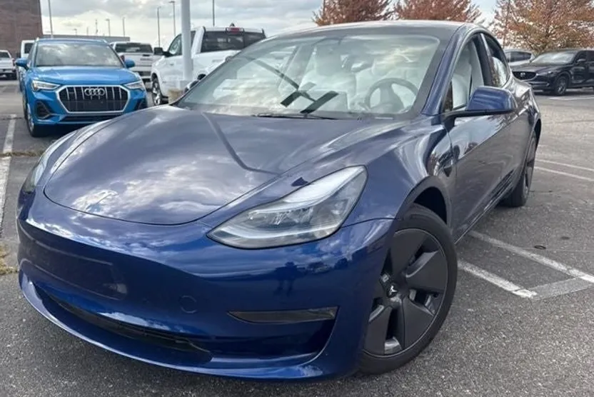 2023 Tesla Model 3 photo 1