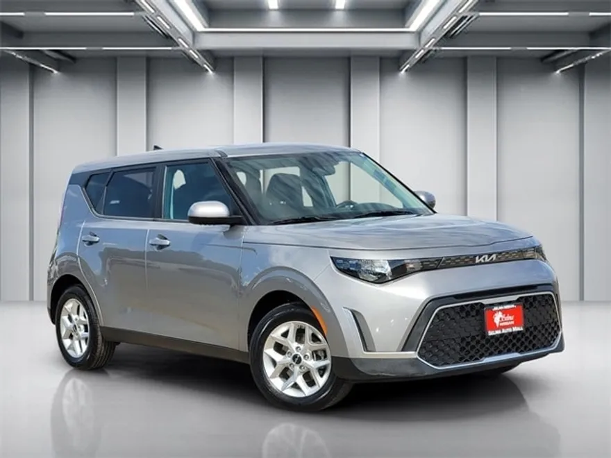 2023 Kia Soul LX photo 1