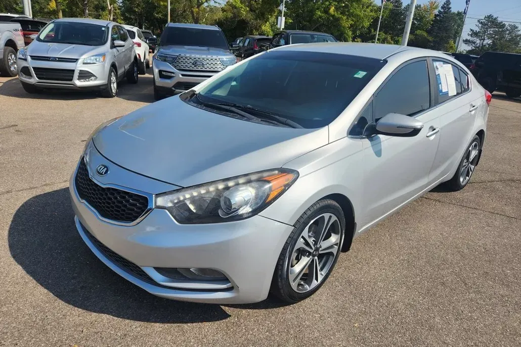 2016 Kia Forte EX photo 1