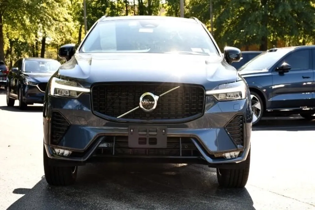2025 Volvo XC60 B5 Plus photo 1