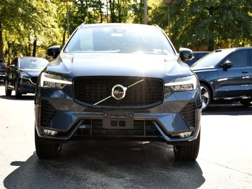 2025 Volvo XC60 B5 Plus photo 1