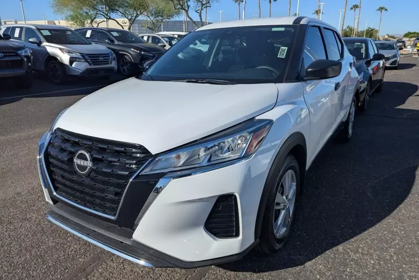 2025 Nissan Kicks Play S photo 1