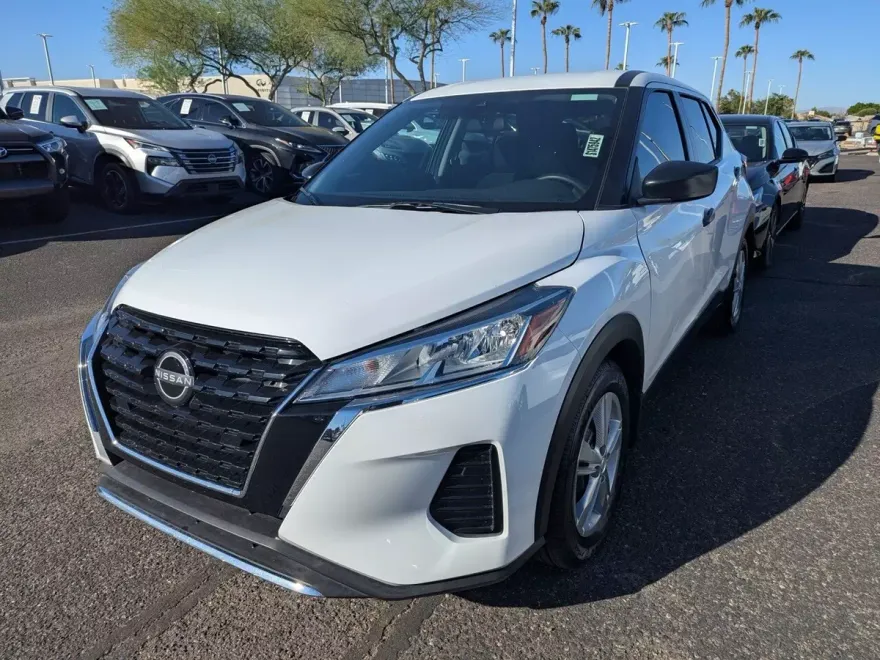 2025 Nissan Kicks Play S photo 1