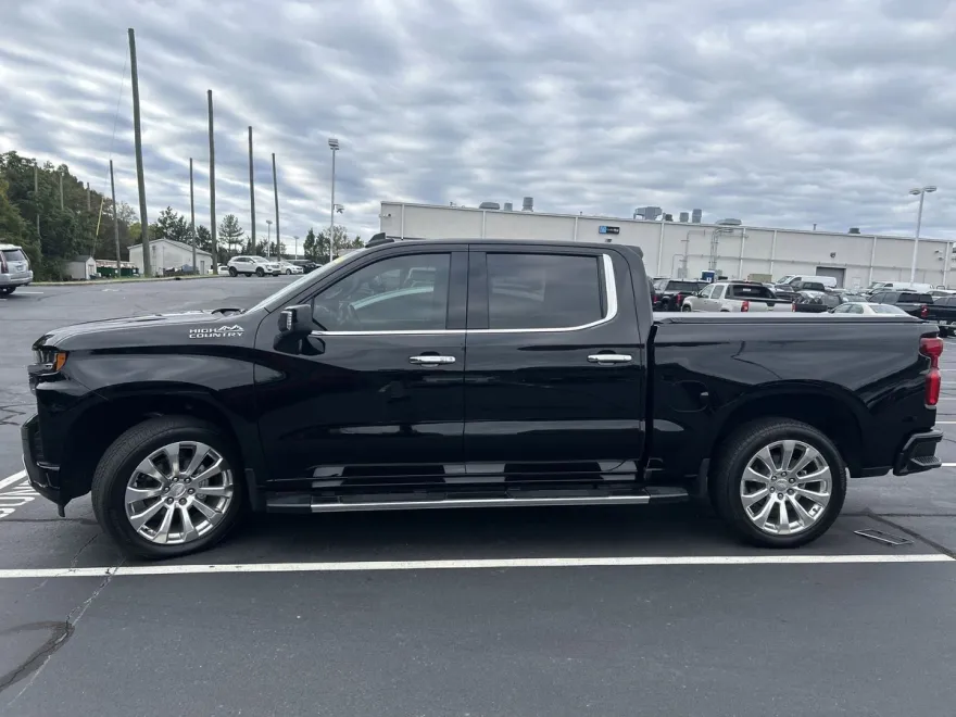 2022 Chevrolet Silverado 1500 High Country photo 1