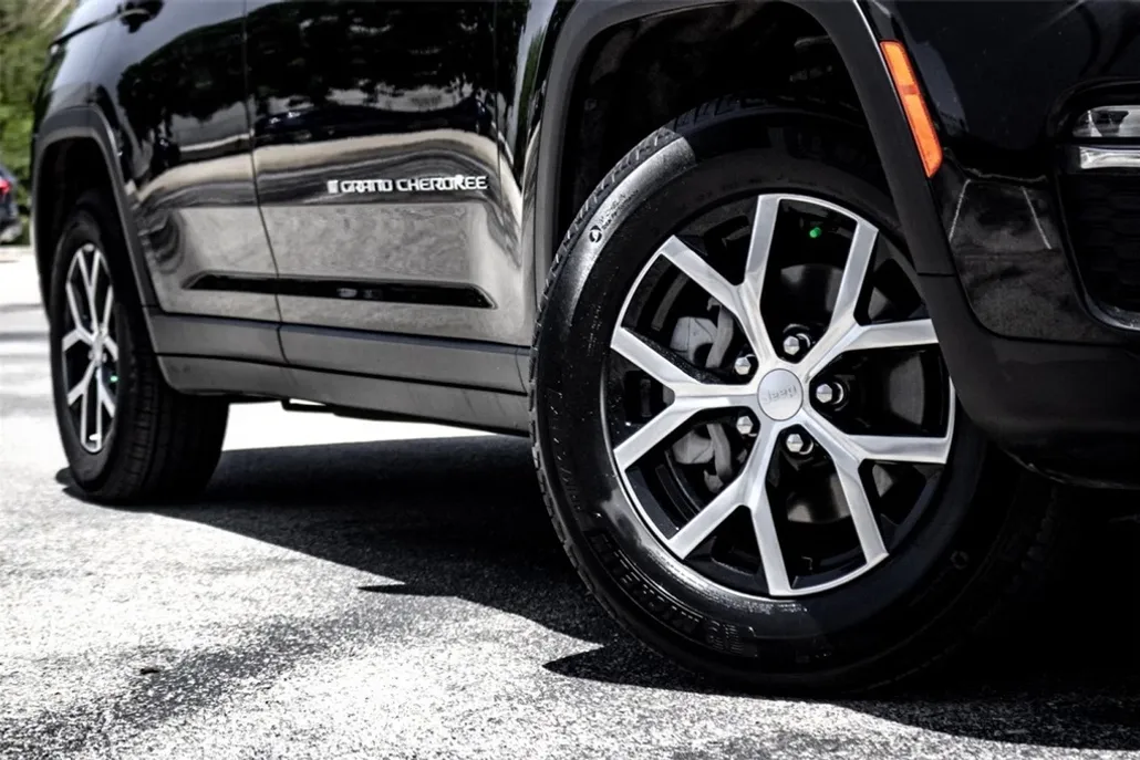 2024 Jeep Grand Cherokee Limited photo 1