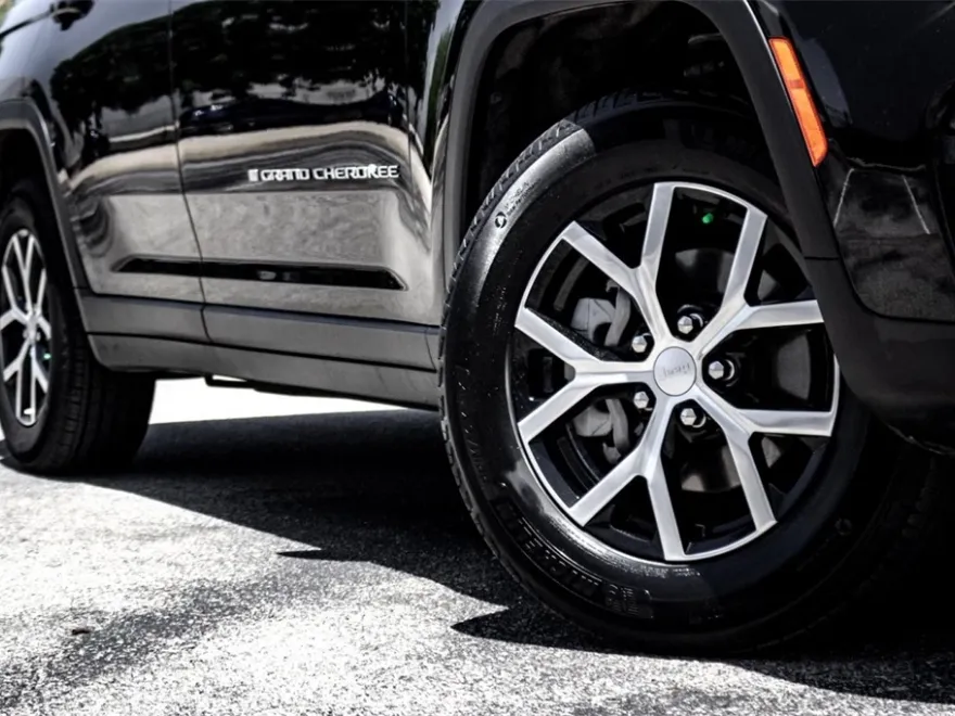 2024 Jeep Grand Cherokee Limited photo 1