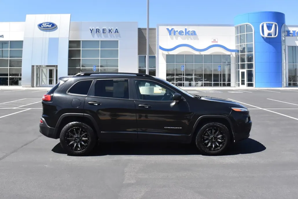 2016 Jeep Cherokee Sport photo 1