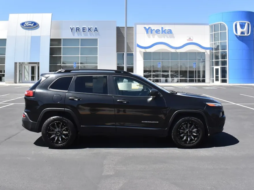 2016 Jeep Cherokee Sport photo 1