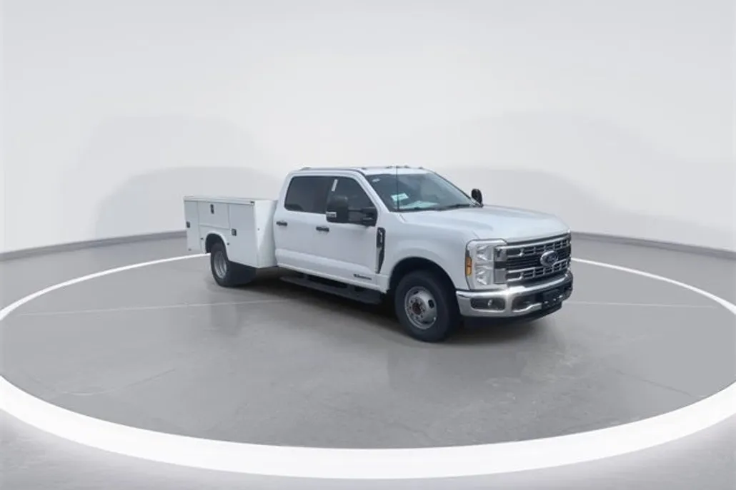 2024 Ford F-350 photo 1