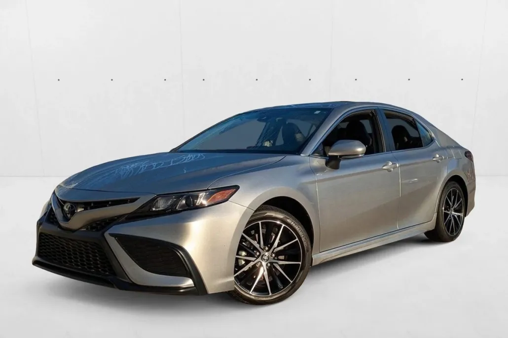 2024 Toyota Camry SE photo 1