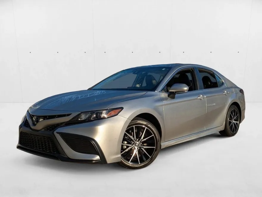 2024 Toyota Camry SE photo 1