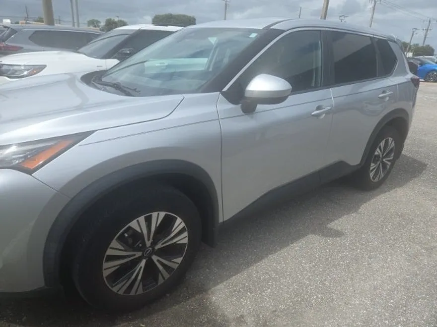 2023 Nissan Rogue SV photo 1