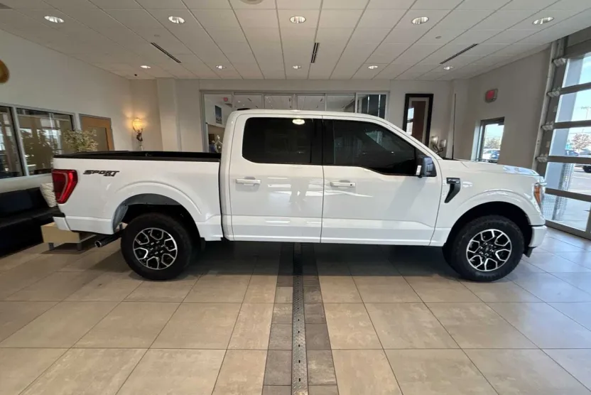 2023 Ford F-150 XLT photo 1