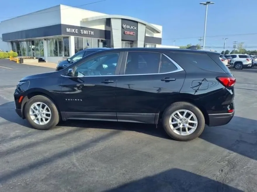 2023 Chevrolet Equinox LT photo 1