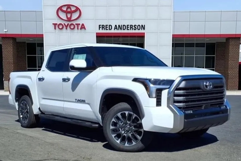 2025 Toyota Tundra Limited CrewMax photo 1