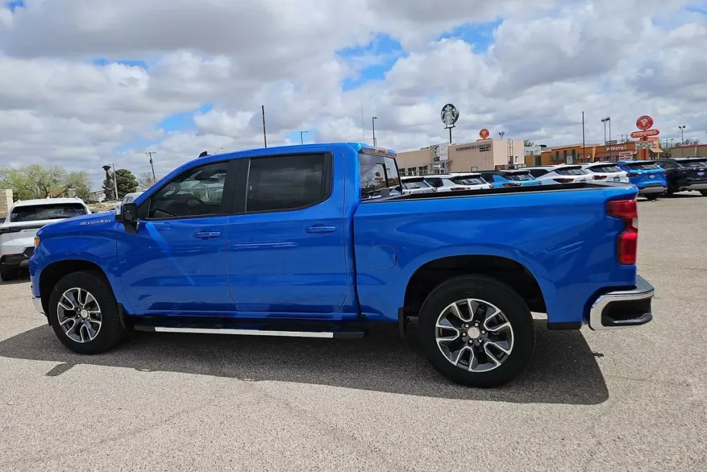 2025 Chevrolet Silverado 1500 LT photo 1