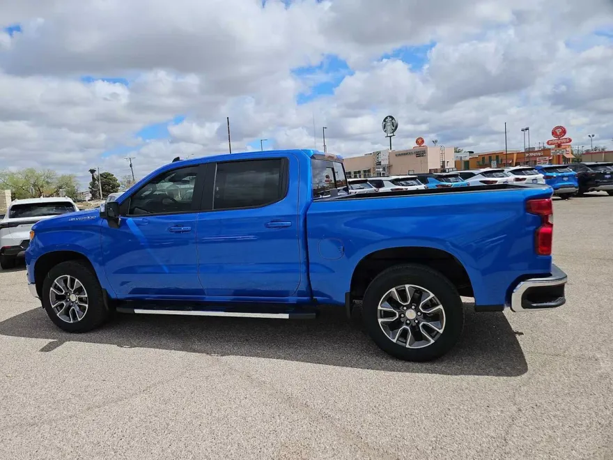 2025 Chevrolet Silverado 1500 LT photo 1