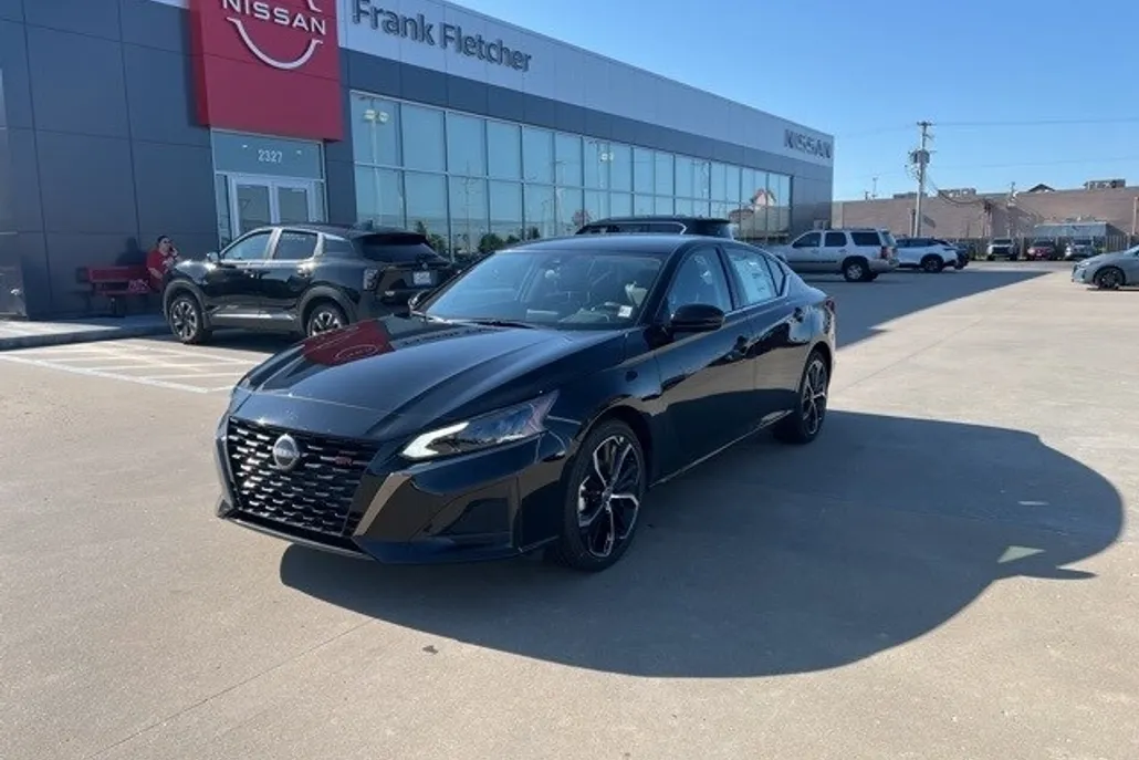 2025 Nissan Altima 2.5 SR photo 1