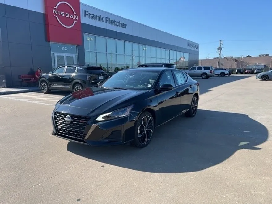 2025 Nissan Altima 2.5 SR photo 1