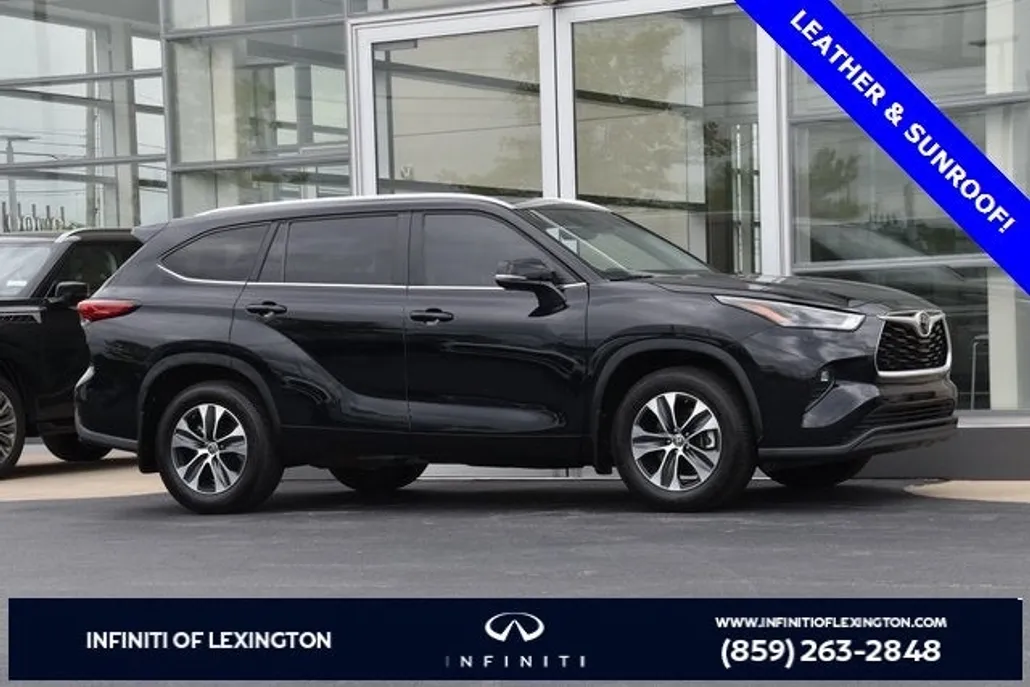 2023 Toyota Highlander XLE photo 1